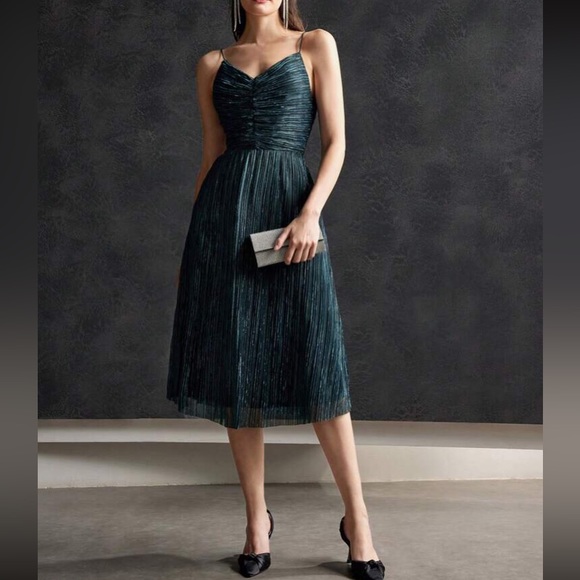 Luxe pleated overlay party holiday dress - Picture 2 of 8